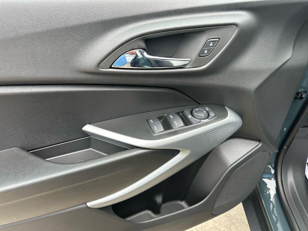 new 2025 Chevrolet Trax car, priced at $22,355