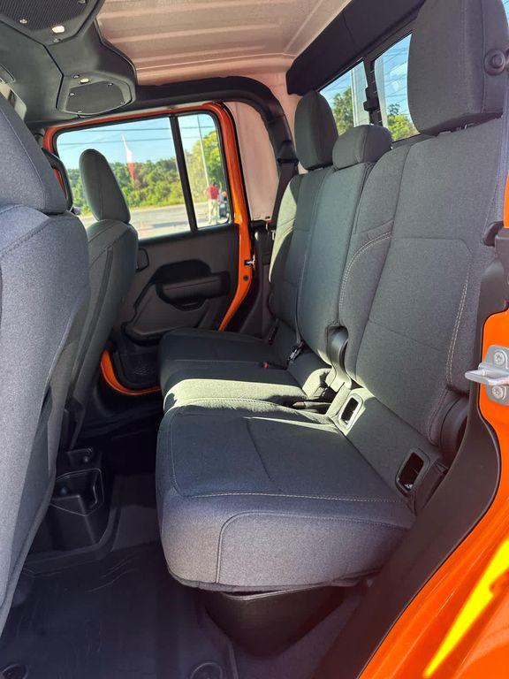 new 2025 Jeep Gladiator car, priced at $47,970