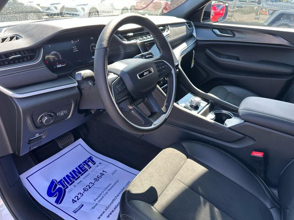 new 2025 Jeep Grand Cherokee car, priced at $45,580