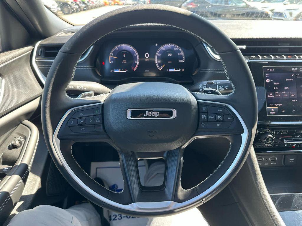 new 2025 Jeep Grand Cherokee car, priced at $45,580