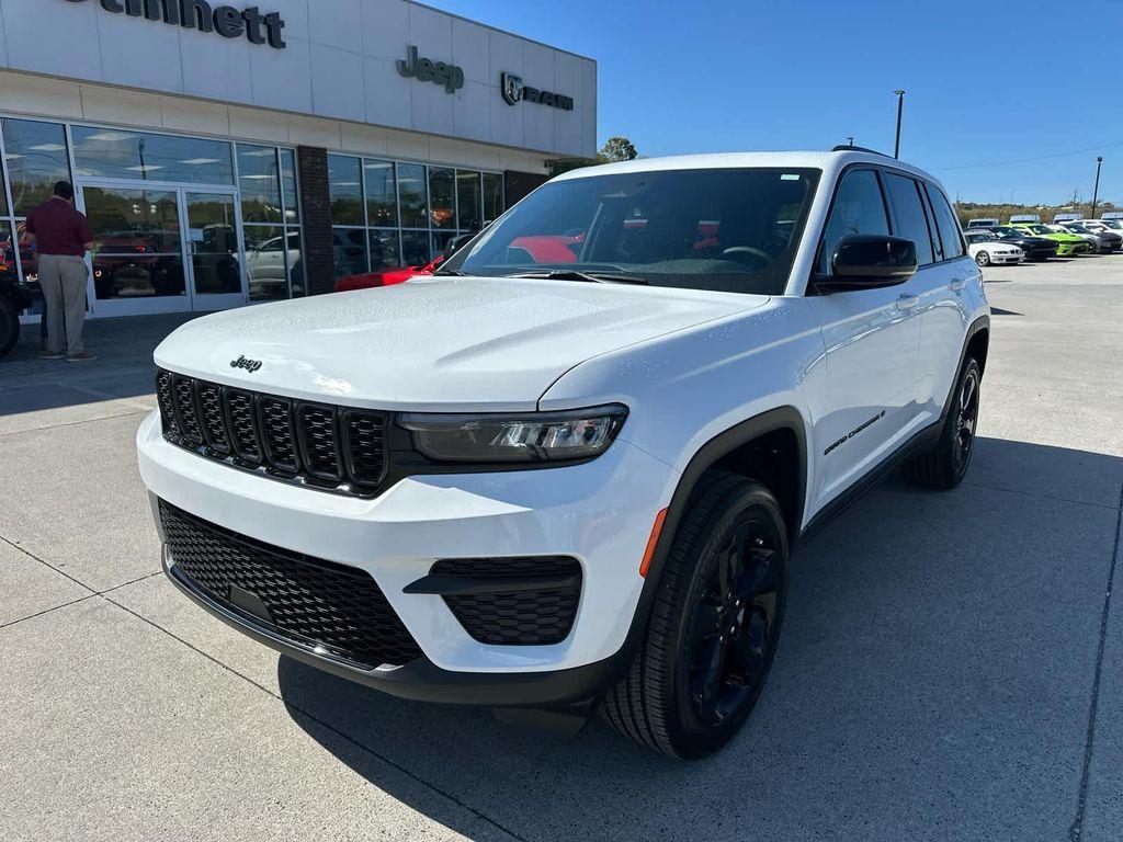 new 2025 Jeep Grand Cherokee car, priced at $45,580