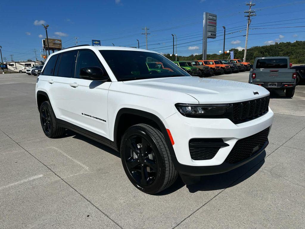 new 2025 Jeep Grand Cherokee car, priced at $45,580