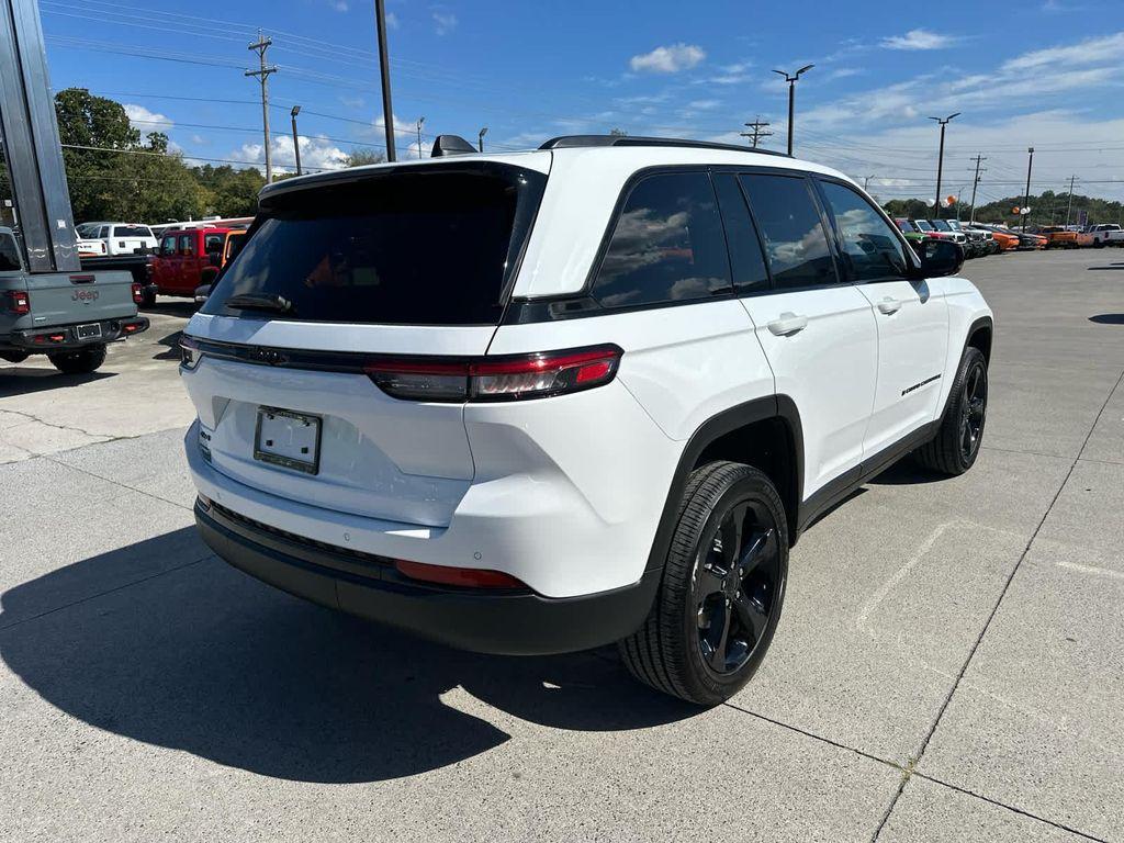 new 2025 Jeep Grand Cherokee car, priced at $45,580