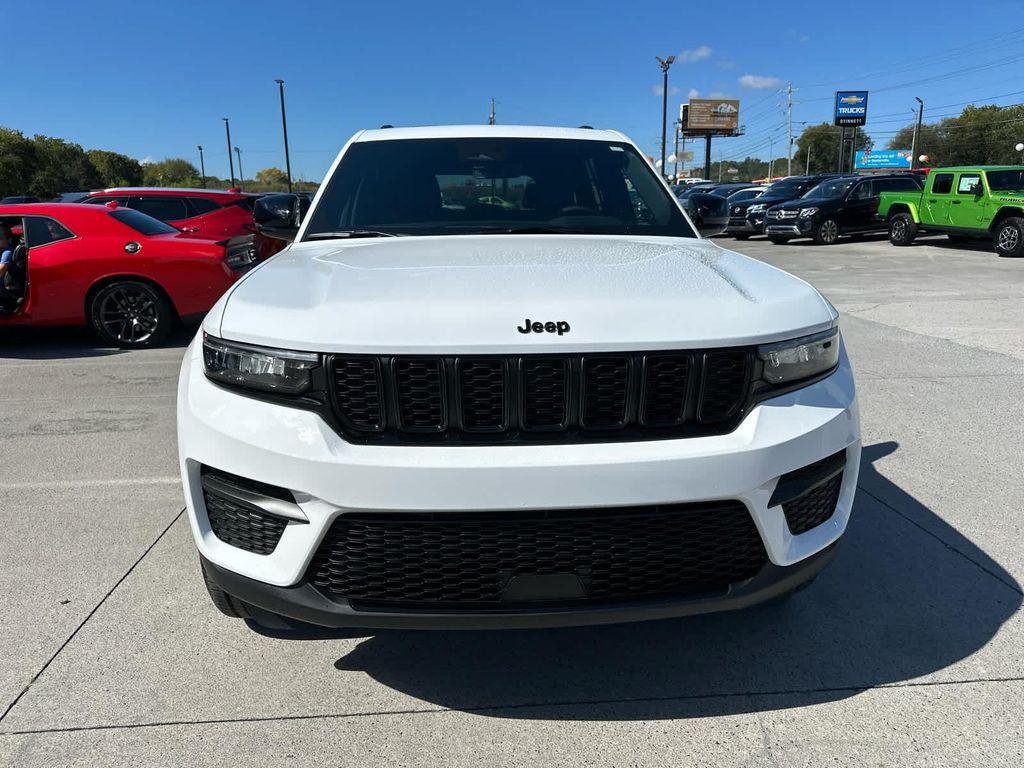 new 2025 Jeep Grand Cherokee car, priced at $45,580