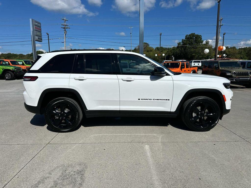 new 2025 Jeep Grand Cherokee car, priced at $45,580