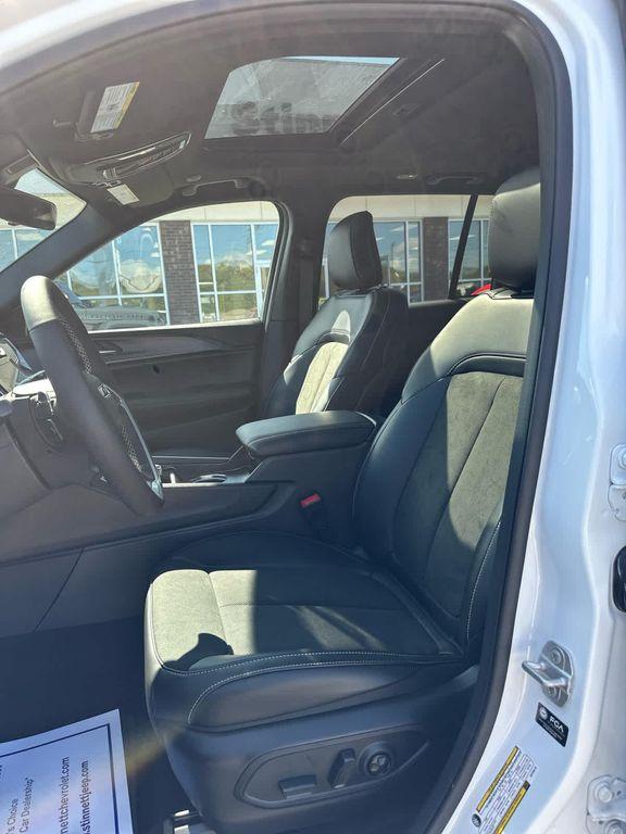 new 2025 Jeep Grand Cherokee car, priced at $45,580