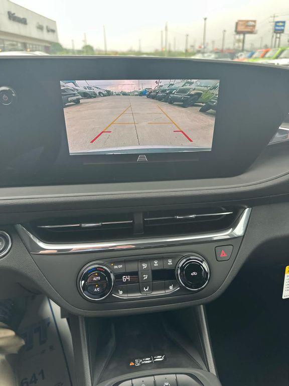 new 2025 Buick Envista car, priced at $26,280