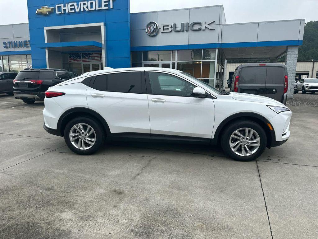 new 2025 Buick Envista car, priced at $26,280