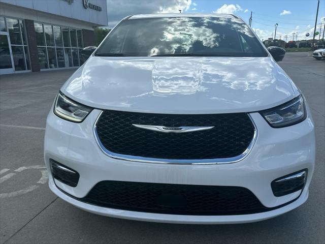 new 2025 Chrysler Pacifica car, priced at $45,420