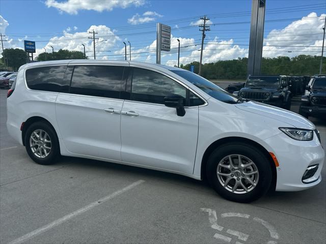 new 2025 Chrysler Pacifica car, priced at $45,420