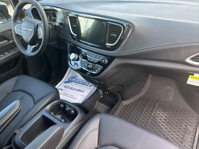 new 2025 Chrysler Pacifica car, priced at $45,420