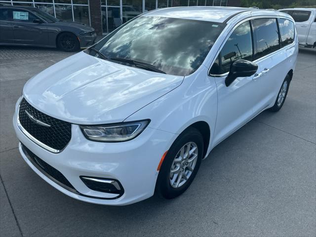 new 2025 Chrysler Pacifica car, priced at $45,420
