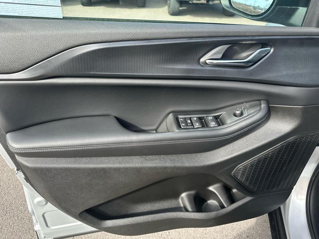 new 2025 Jeep Grand Cherokee car, priced at $41,995