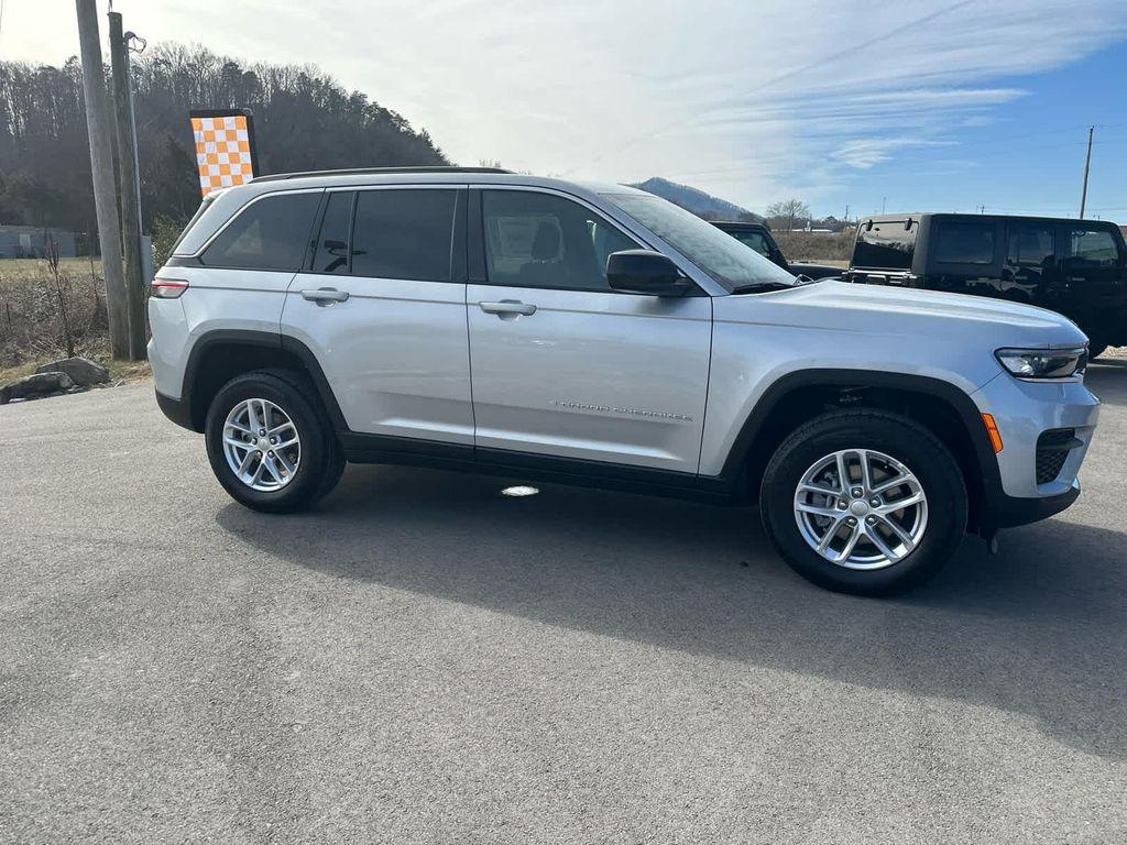 new 2025 Jeep Grand Cherokee car, priced at $41,995