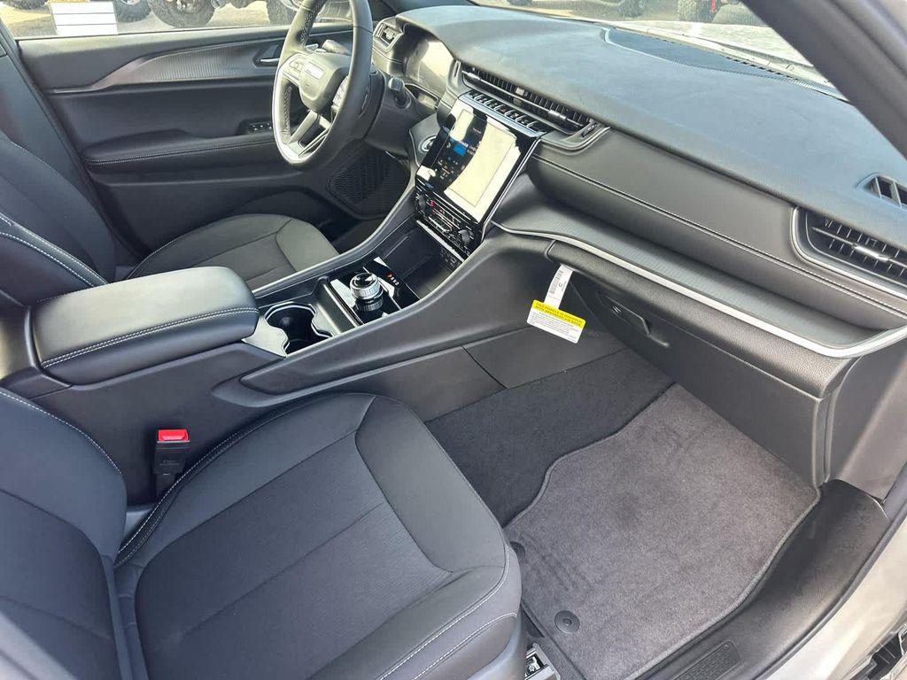 new 2025 Jeep Grand Cherokee car, priced at $41,995