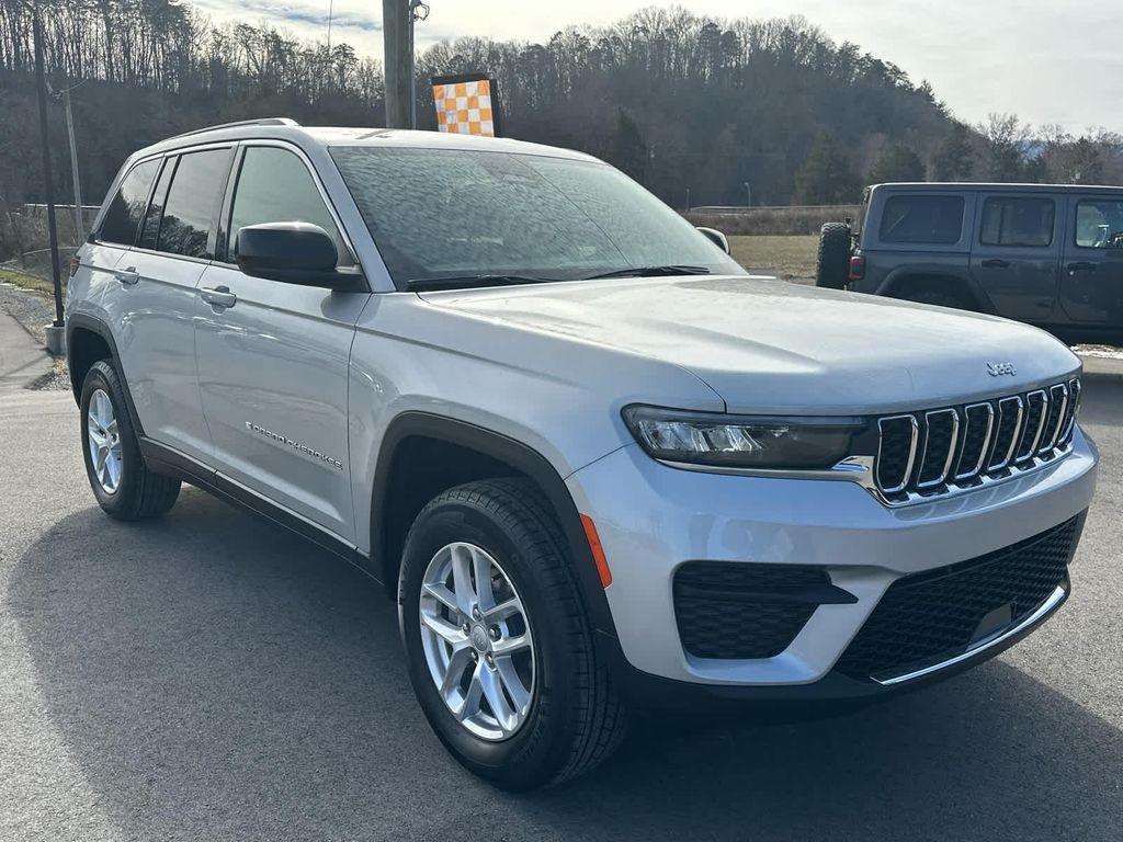new 2025 Jeep Grand Cherokee car, priced at $41,995