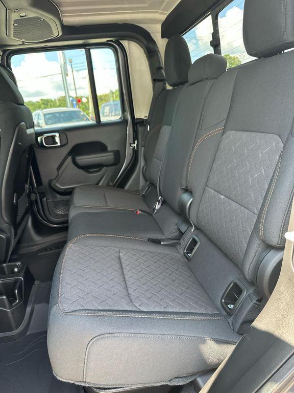 new 2025 Jeep Gladiator car, priced at $55,595
