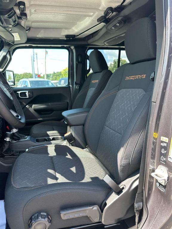 new 2025 Jeep Gladiator car, priced at $55,595
