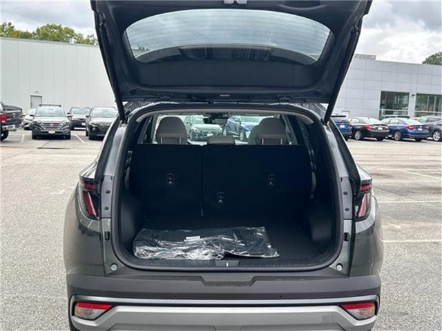 new 2025 Hyundai TUCSON Hybrid car, priced at $40,077