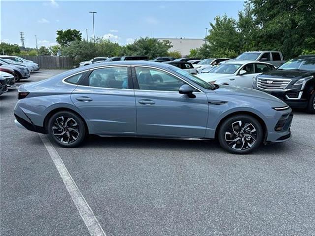 new 2024 Hyundai Sonata car, priced at $27,722