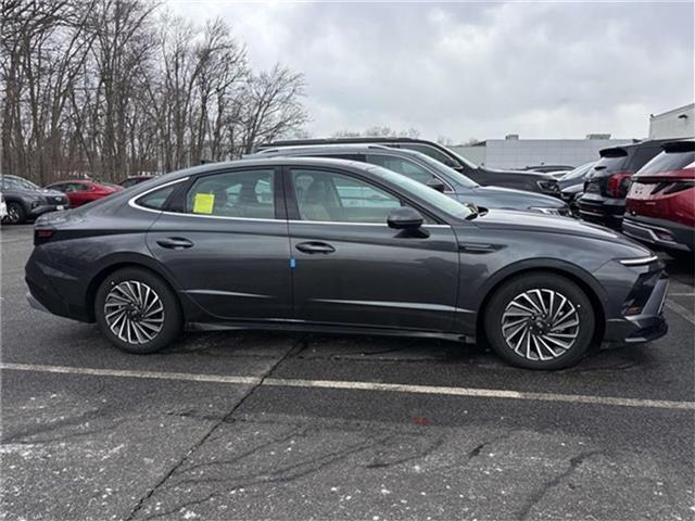 new 2025 Hyundai Sonata Hybrid car, priced at $35,983