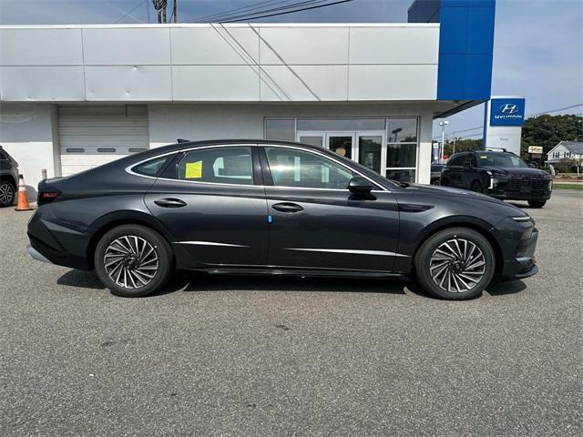 new 2025 Hyundai Sonata Hybrid car, priced at $31,617