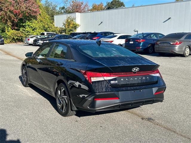 used 2025 Hyundai Elantra car