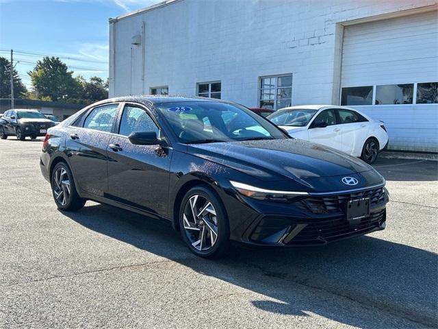used 2025 Hyundai Elantra car