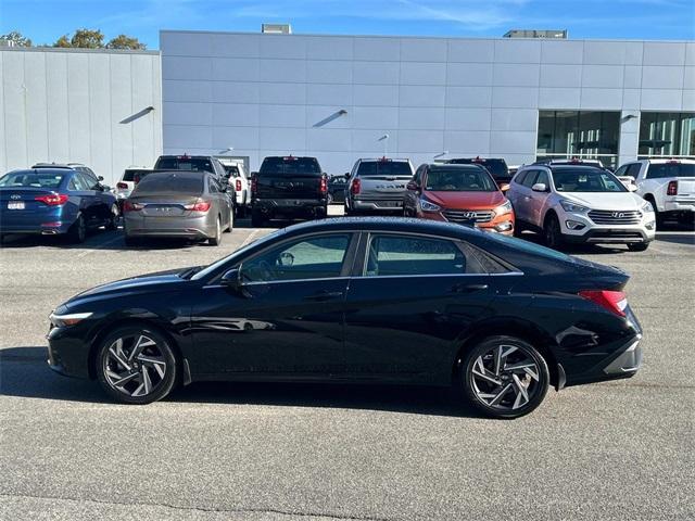 used 2025 Hyundai Elantra car