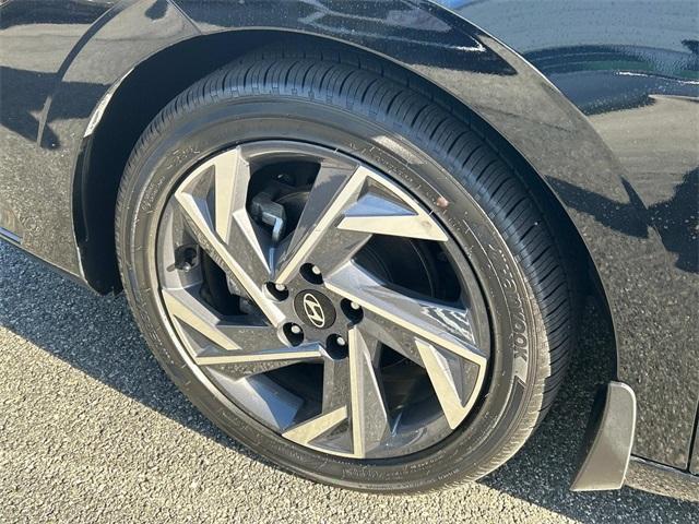 used 2025 Hyundai Elantra car