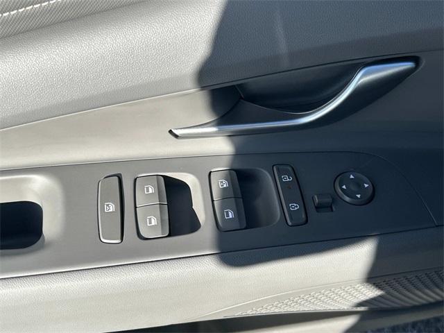 used 2025 Hyundai Elantra car