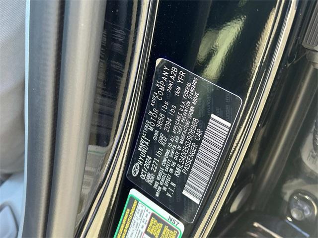 used 2025 Hyundai Elantra car