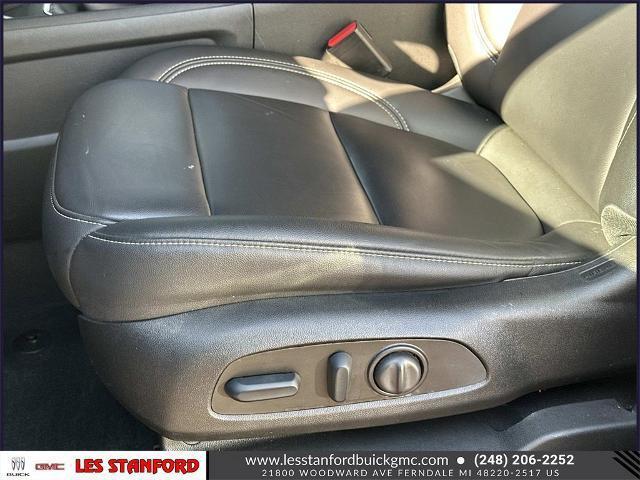 used 2023 Chevrolet Traverse car, priced at $32,099