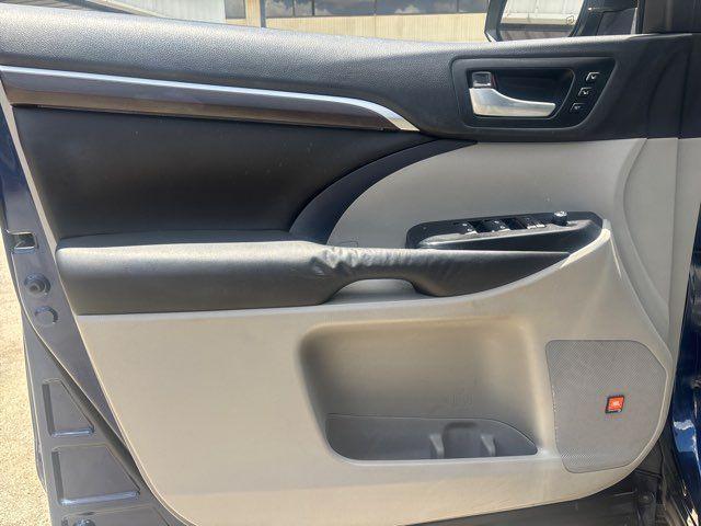 used 2016 Toyota Highlander Hybrid car, priced at $23,995