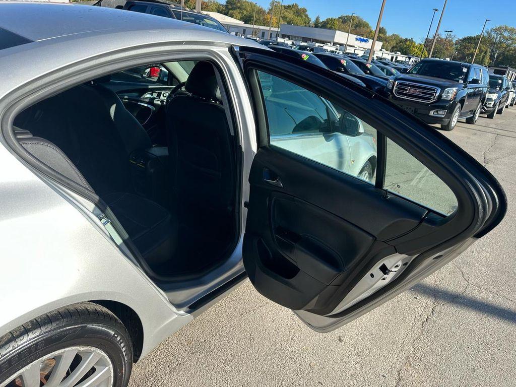 used 2011 Buick Regal car