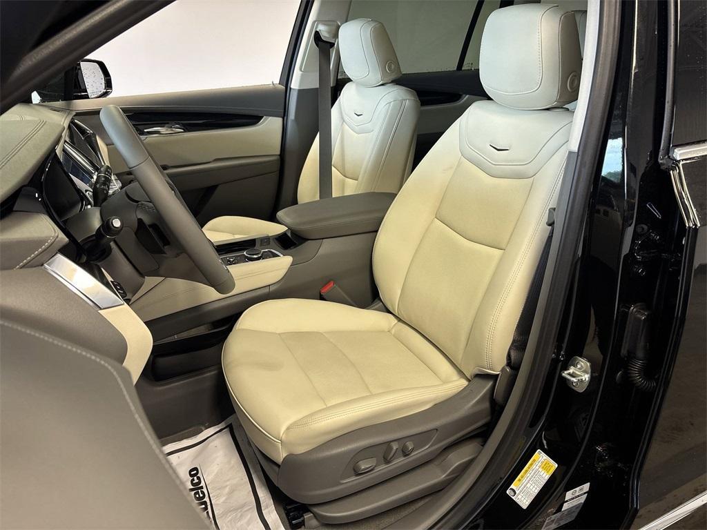 new 2025 Cadillac XT6 car, priced at $59,865