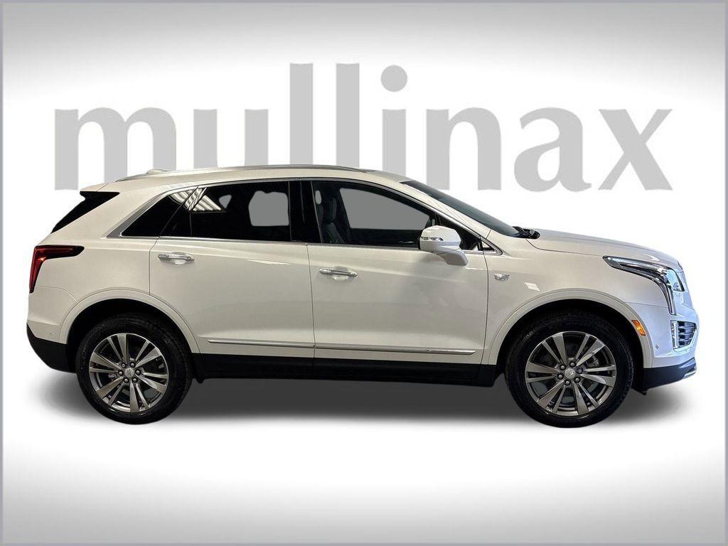 new 2025 Cadillac XT5 car, priced at $58,825