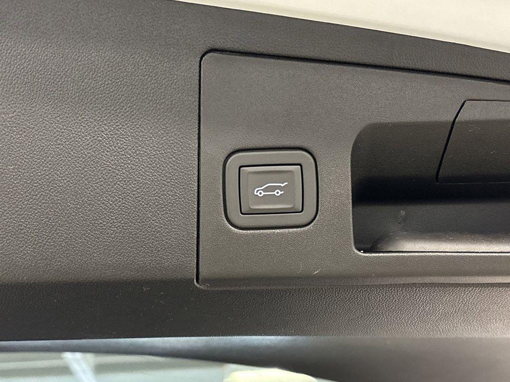 new 2025 Cadillac XT5 car, priced at $58,825