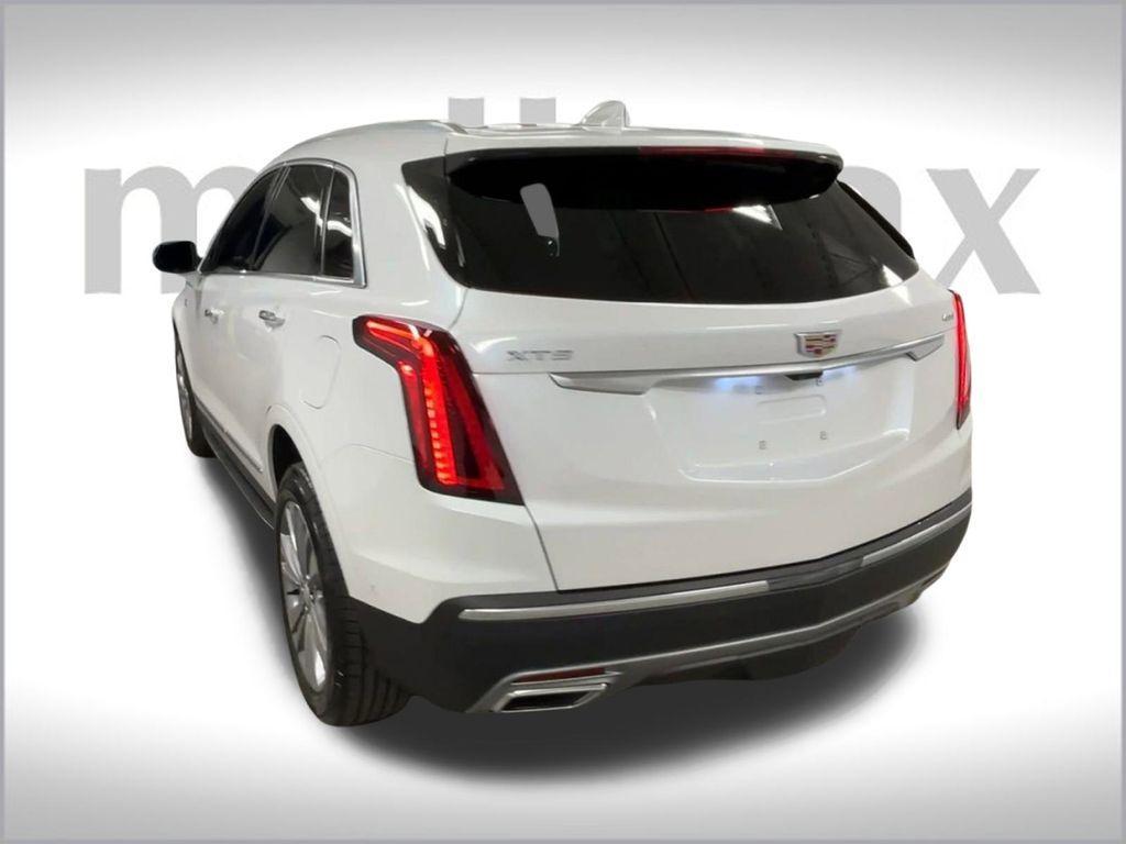new 2025 Cadillac XT5 car, priced at $58,555