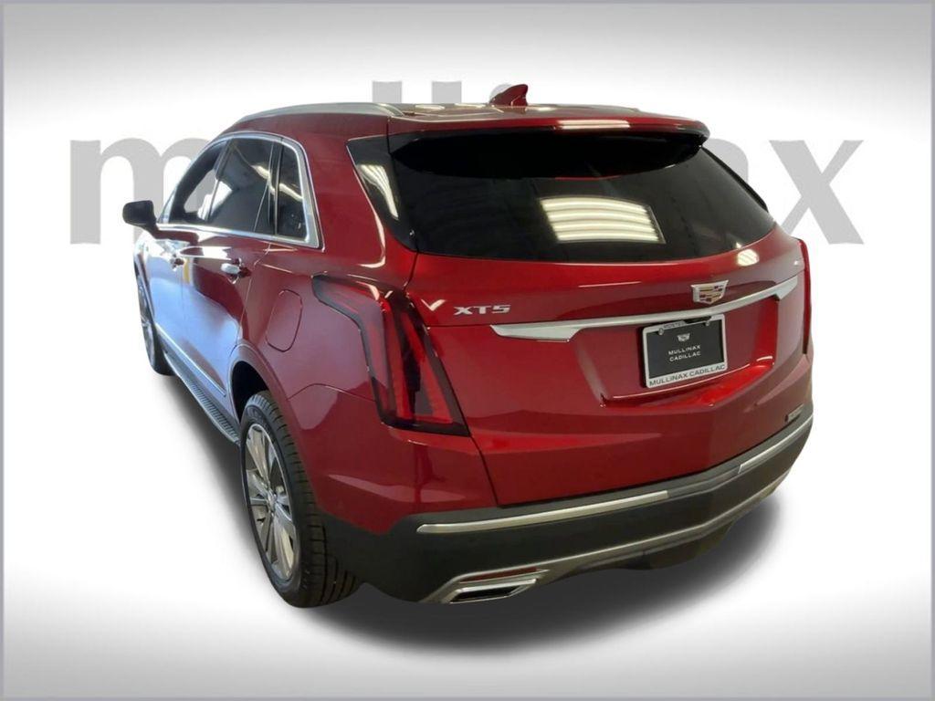 new 2025 Cadillac XT5 car, priced at $58,555
