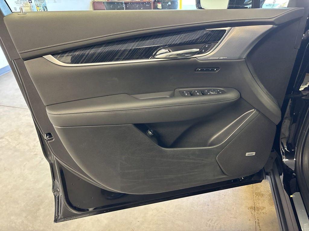 new 2025 Cadillac XT6 car, priced at $59,680