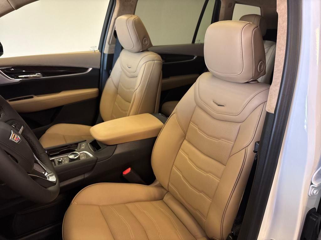 new 2025 Cadillac XT6 car, priced at $77,230