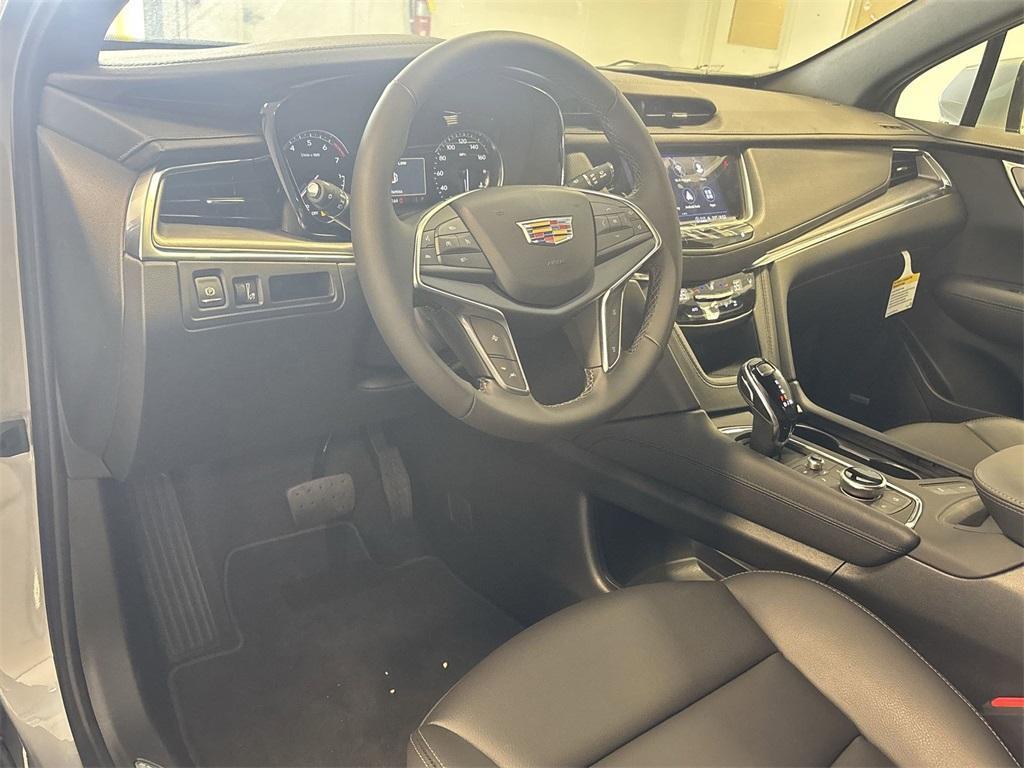 new 2025 Cadillac XT5 car, priced at $44,690
