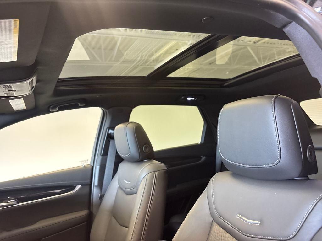 new 2025 Cadillac XT5 car, priced at $51,715