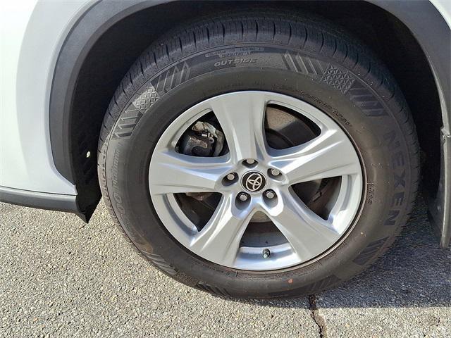 used 2023 Toyota Highlander Hybrid car, priced at $31,899