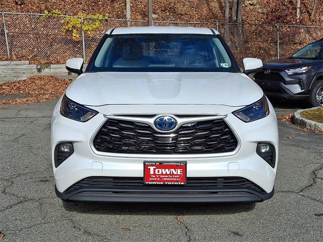 used 2023 Toyota Highlander Hybrid car, priced at $31,899