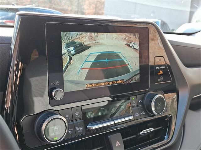 used 2023 Toyota Highlander Hybrid car, priced at $31,899