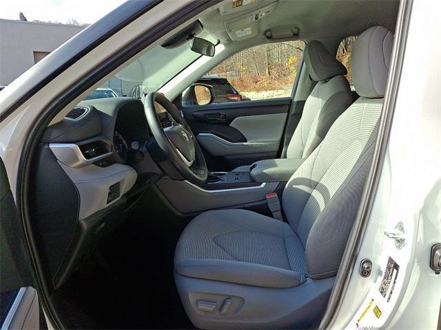 used 2023 Toyota Highlander Hybrid car, priced at $31,899