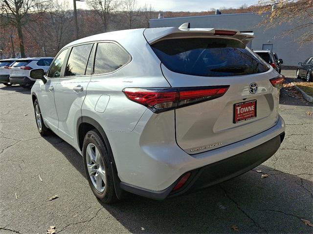used 2023 Toyota Highlander Hybrid car, priced at $31,899