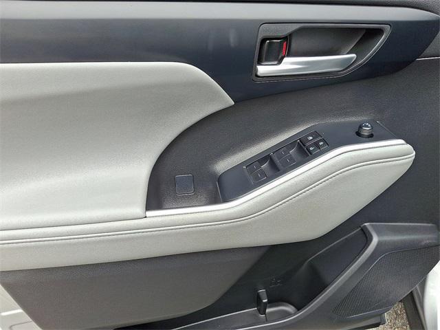 used 2024 Toyota Highlander car, priced at $43,336